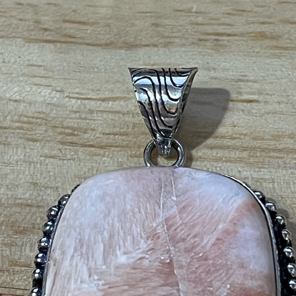 PEACH SCOLECITE GEMSTONE 925 SILVER PLATED PENDANT - Picture 4 of 5